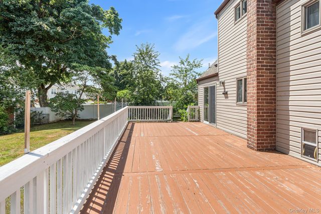 4 Sibley Place, Huntington Station, NY 11746
