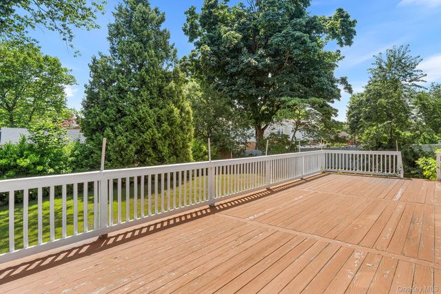 4 Sibley Place, Huntington Station, NY 11746