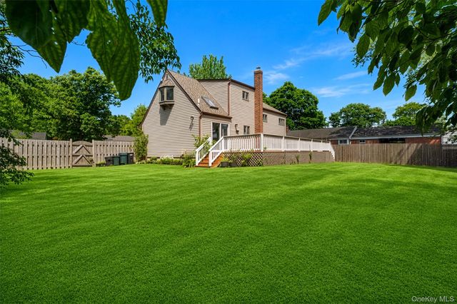 4 Sibley Place, Huntington Station, NY 11746