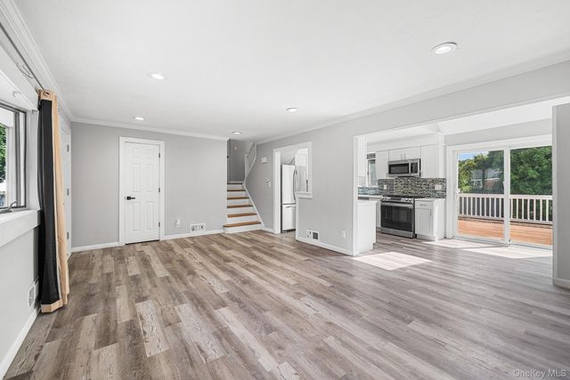 4 Sibley Place, Huntington Station, NY 11746