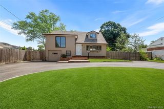 4 Sibley Place, Huntington Station, NY 11746