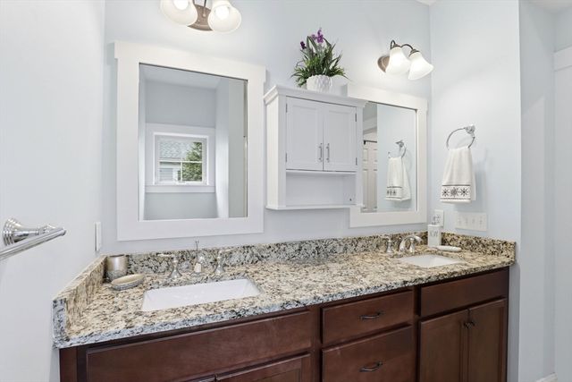 15 Southview Way, Plymouth, MA 02360