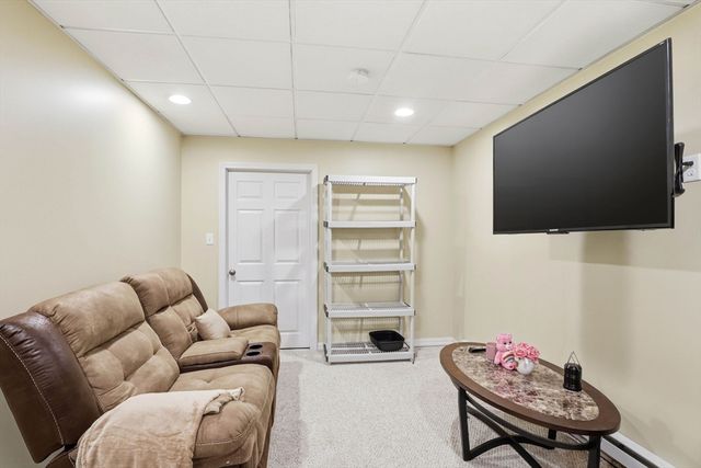 15 Southview Way, Plymouth, MA 02360