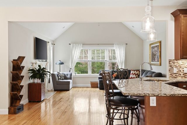 15 Southview Way, Plymouth, MA 02360