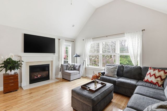 15 Southview Way, Plymouth, MA 02360