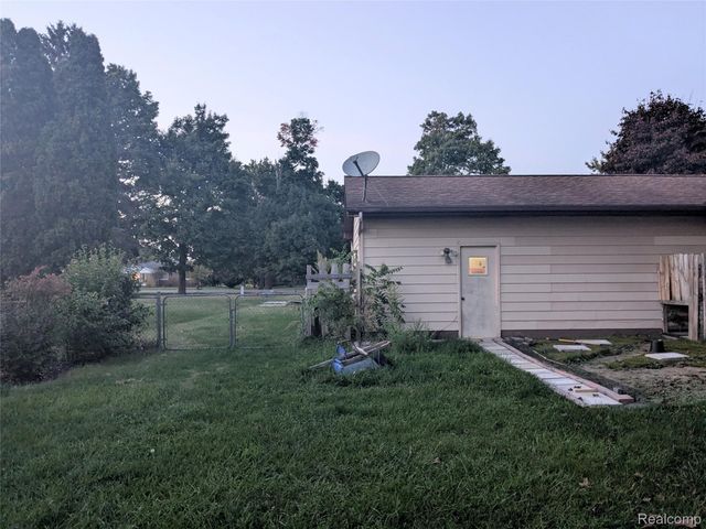 1408 Bowers Road, Lapeer, MI 48446