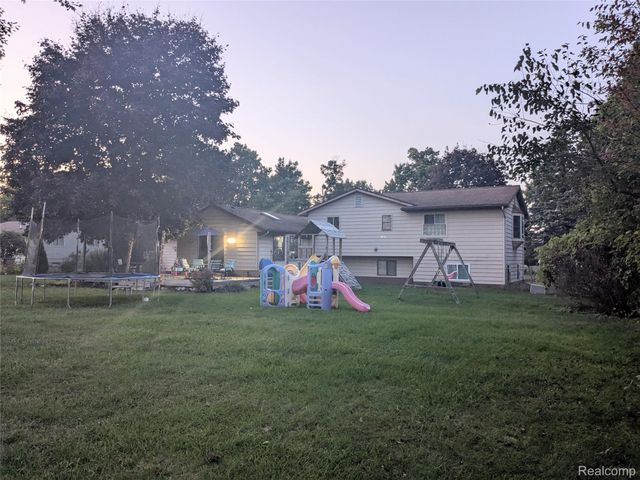 1408 Bowers Road, Lapeer, MI 48446