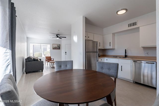 1564 N Paseo La Tinaja, Green Valley, AZ 85614