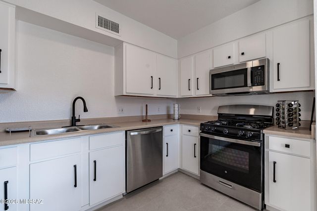 1564 N Paseo La Tinaja, Green Valley, AZ 85614