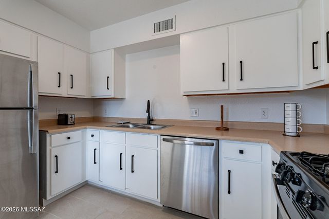 1564 N Paseo La Tinaja, Green Valley, AZ 85614