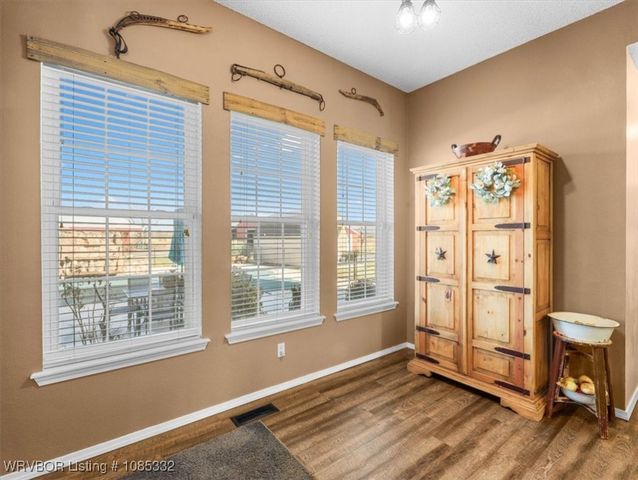 15562 State Highway 83, Howe, OK 74940