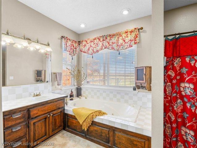 15562 State Highway 83, Howe, OK 74940