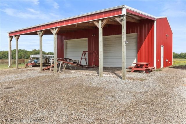 15562 State Highway 83, Howe, OK 74940