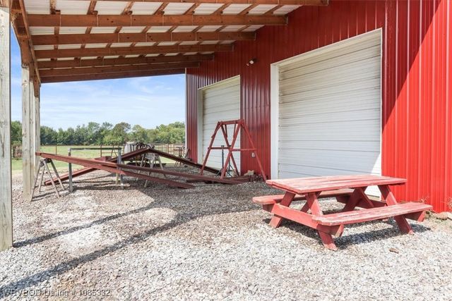 15562 State Highway 83, Howe, OK 74940