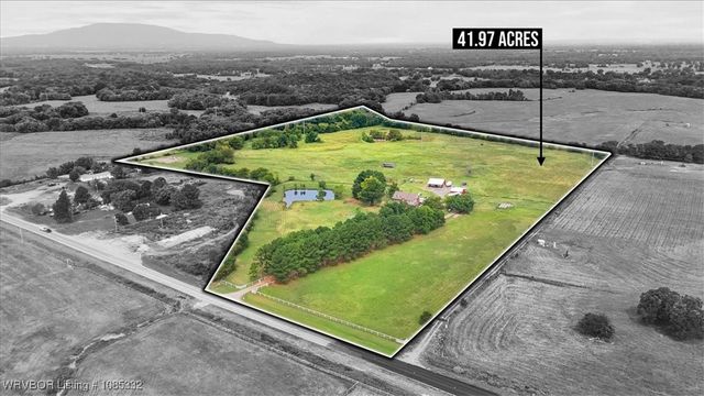 15562 State Highway 83, Howe, OK 74940