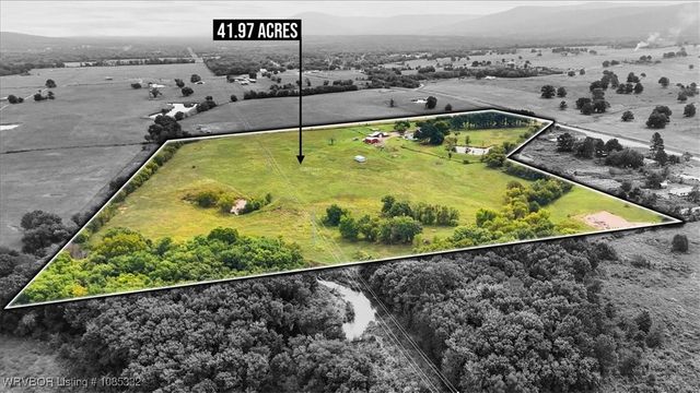 15562 State Highway 83, Howe, OK 74940