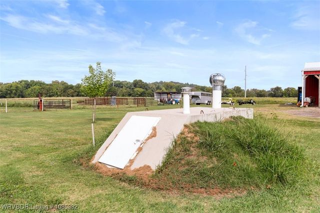 15562 State Highway 83, Howe, OK 74940