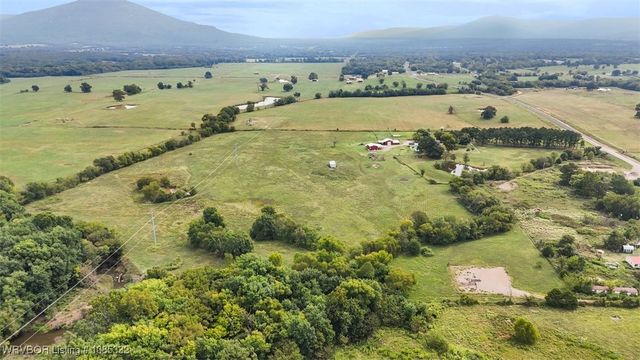 15562 State Highway 83, Howe, OK 74940