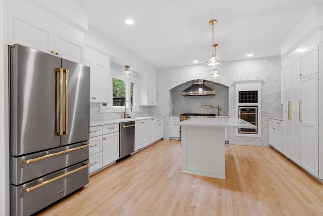 21 Wildewood Dr, Lynnfield, MA 01940