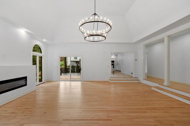 21 Wildewood Dr, Lynnfield, MA 01940