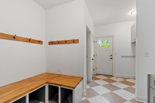 21 Wildewood Dr, Lynnfield, MA 01940