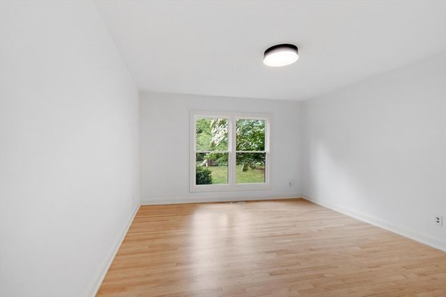 21 Wildewood Dr, Lynnfield, MA 01940