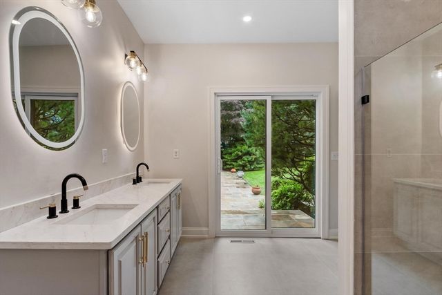 21 Wildewood Dr, Lynnfield, MA 01940