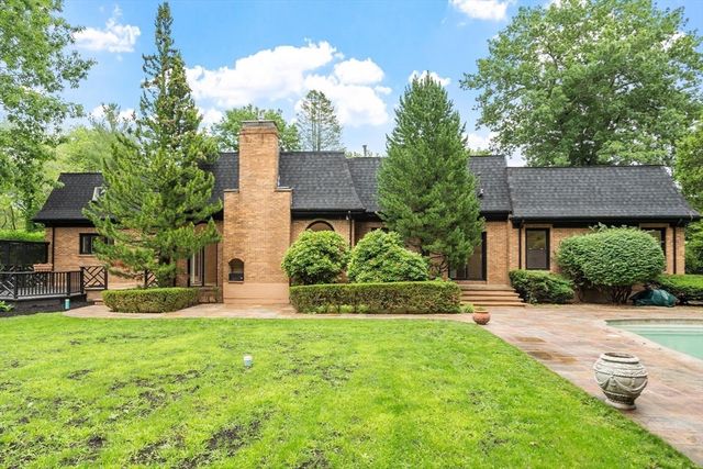 21 Wildewood Dr, Lynnfield, MA 01940