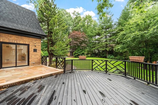 21 Wildewood Dr, Lynnfield, MA 01940