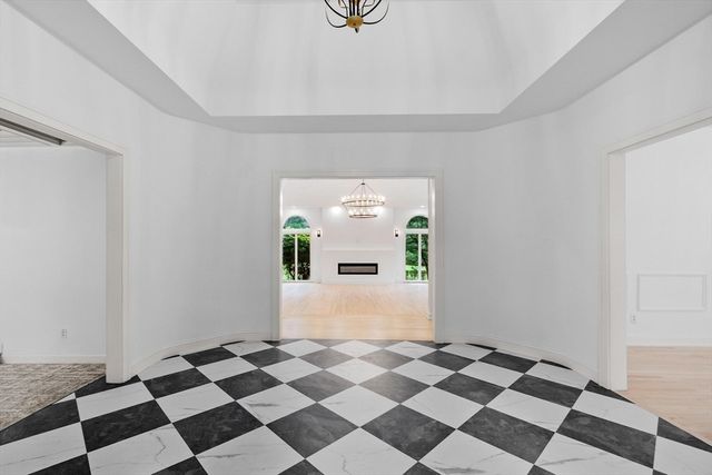 21 Wildewood Dr, Lynnfield, MA 01940