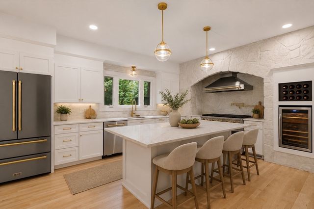 21 Wildewood Dr, Lynnfield, MA 01940