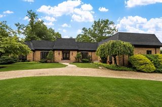 21 Wildewood Dr, Lynnfield, MA 01940