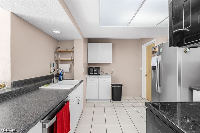 4033 Country Club BLVD, Cape Coral, FL 33904