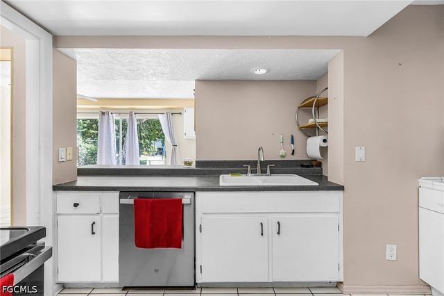 4033 Country Club BLVD, Cape Coral, FL 33904