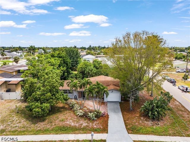 4033 Country Club BLVD, Cape Coral, FL 33904