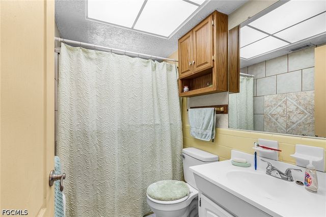 4033 Country Club BLVD, Cape Coral, FL 33904