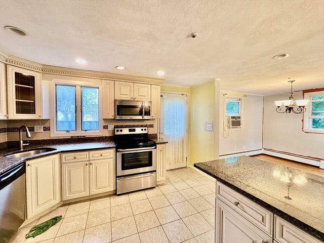 7-9 Stephanie Circle 7, Woburn, MA 01801