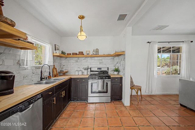 3975 E Louis Lane, Tucson, AZ 85712