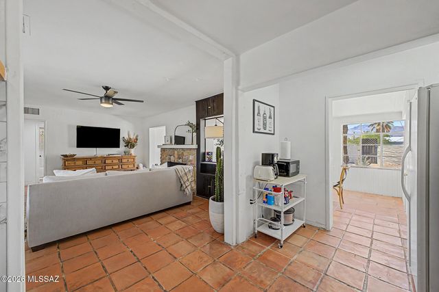 3975 E Louis Lane, Tucson, AZ 85712