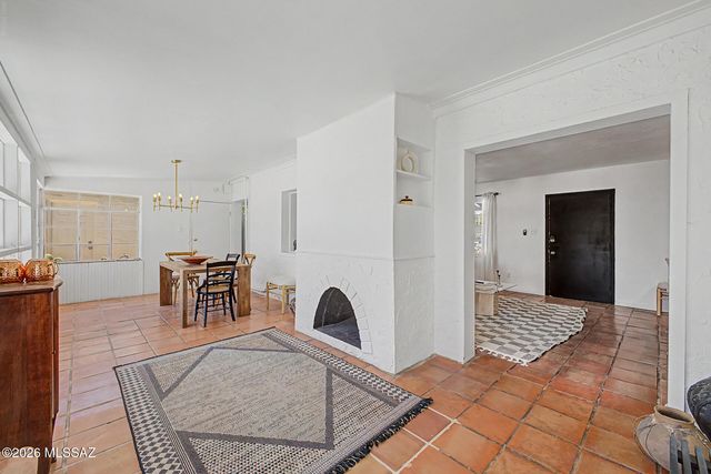 3975 E Louis Lane, Tucson, AZ 85712