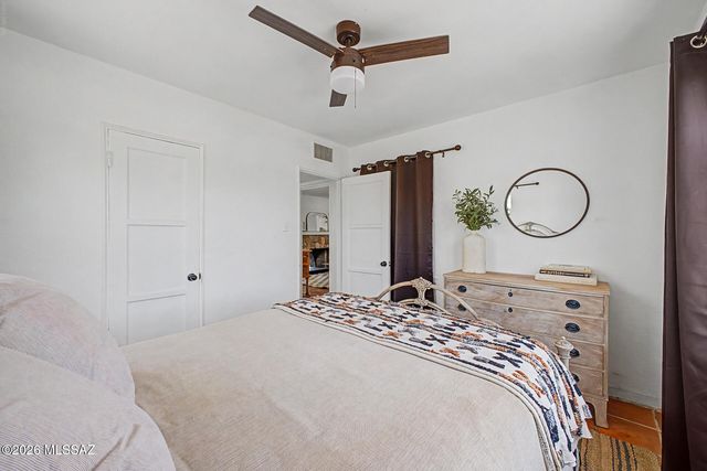 3975 E Louis Lane, Tucson, AZ 85712