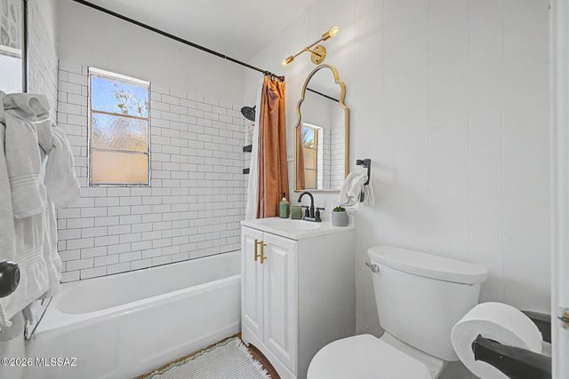 3975 E Louis Lane, Tucson, AZ 85712