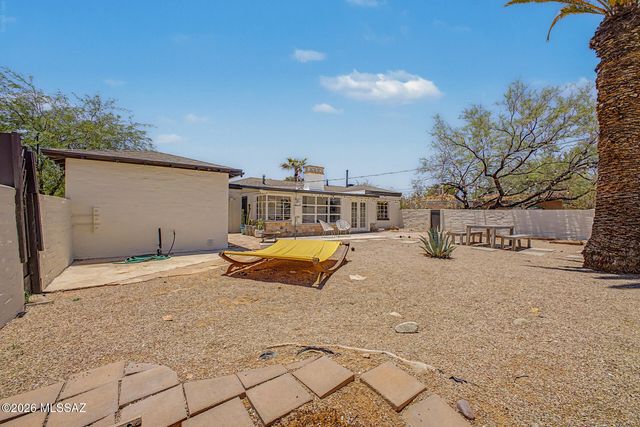 3975 E Louis Lane, Tucson, AZ 85712