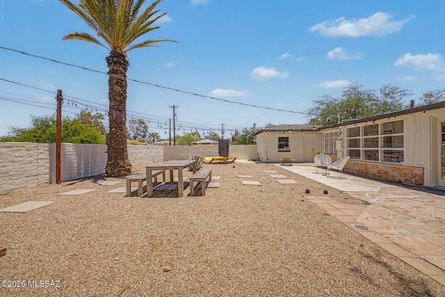 3975 E Louis Lane, Tucson, AZ 85712