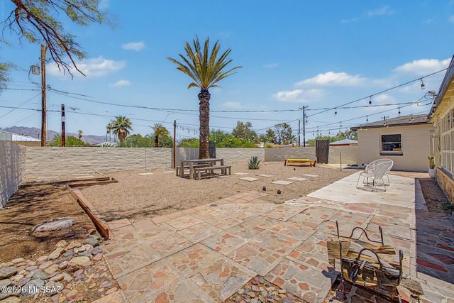 3975 E Louis Lane, Tucson, AZ 85712