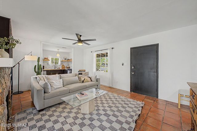 3975 E Louis Lane, Tucson, AZ 85712