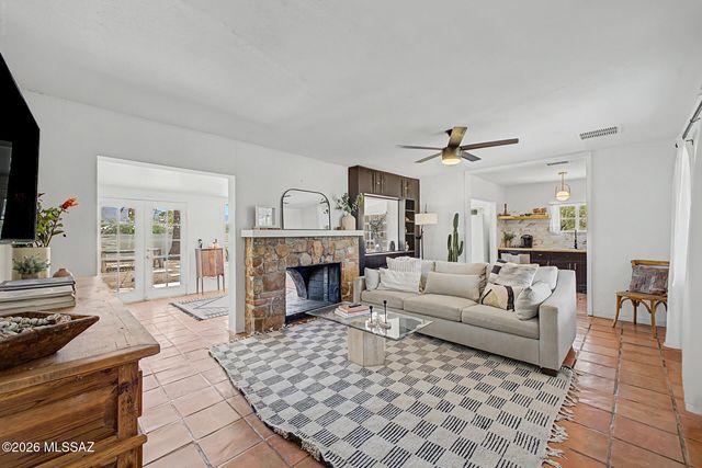 3975 E Louis Lane, Tucson, AZ 85712