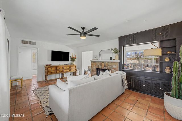 3975 E Louis Lane, Tucson, AZ 85712