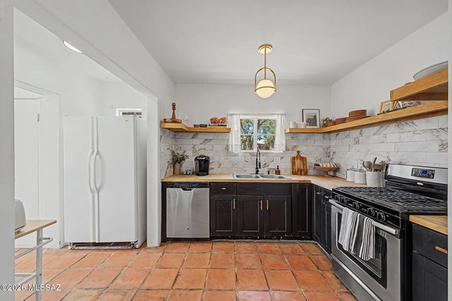 3975 E Louis Lane, Tucson, AZ 85712