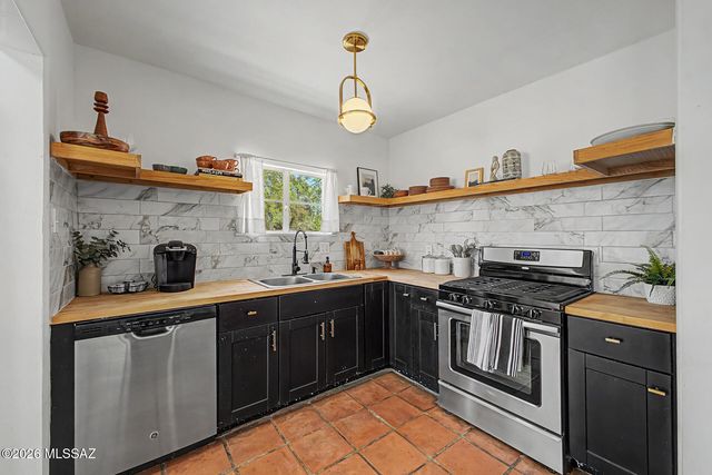 3975 E Louis Lane, Tucson, AZ 85712